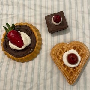 American Girl doll pastry set.